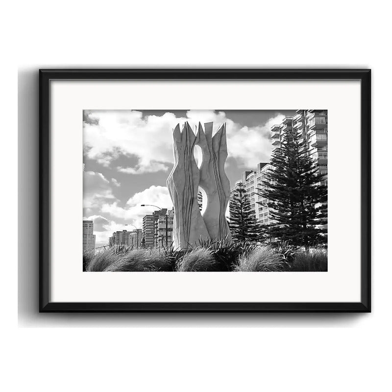 Cuadro Punta Del Este Fotos En Blanco Y Negro Con Paspartú La Escultura Luz Y Energía Con Marco Negro
