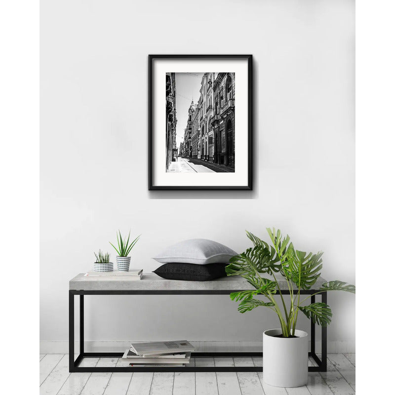 Cuadro Montevideo Foto Blanco Negro Br8 53x43cm Con Paspartú Ciudad Vieja 2 Con Marco Negro