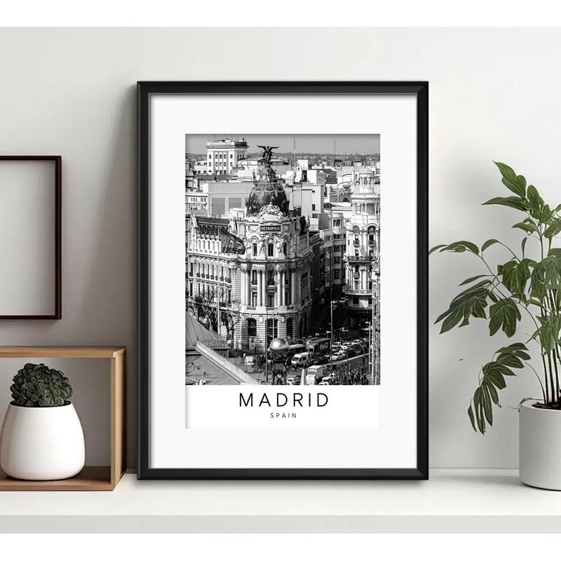 Cuadro Madrid Espana Ciudad Blanco Y Negro Con Paspartú Marco Negro
