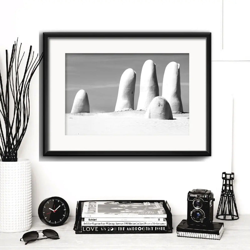 Cuadro Punta Del Este Fotos En Blanco Y Negro Con Paspartú Punta Del Este La Mano Los Dedos Con Marco Negro