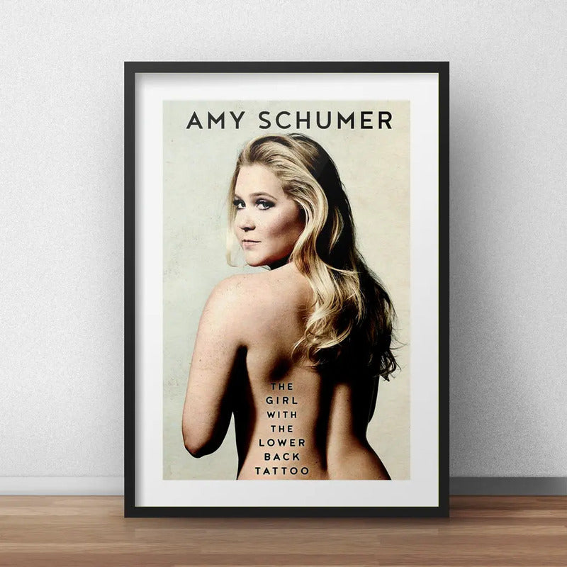 Cuadro Amy Schumer Cómica Sexy Por Accidente Con Paspartú Marco Negro