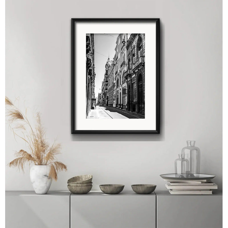 Cuadro Montevideo Foto Blanco Negro Br8 53x43cm Con Paspartú Ciudad Vieja 2 Con Marco Negro