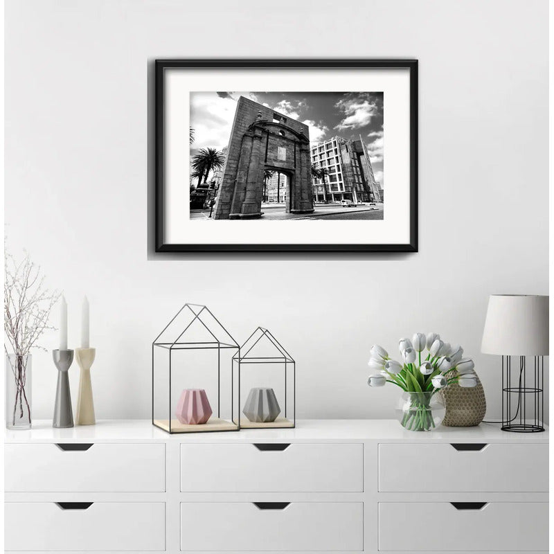 Cuadro Montevideo Foto Blanco Negro Br1 53x43cm Con Paspartú Puerta De La Ciudadela Con Marco Negro