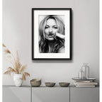 Cuadro Kate Moss Fashion Blanco Y Negro 53x43cm Con Paspartú Kate Moss Life Is A Joke Con Marco Negro