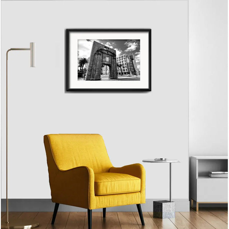 Cuadro Montevideo Foto Blanco Negro Br1 53x43cm Con Paspartú Puerta De La Ciudadela Con Marco Negro