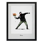 Cuadro Banksy Love Is In The Air Lanzador Flores Arte Urbano Marco Negro