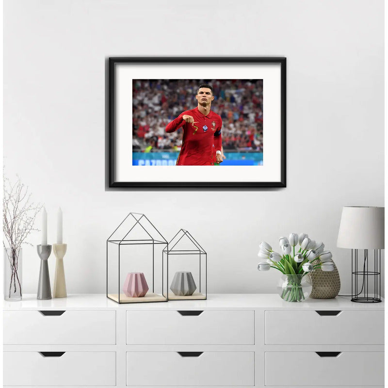 Cuadro Cristiano Ronaldo Futbol Foto B2 53x43cm Con Paspartú Marco Negro