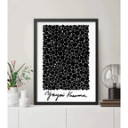Cuadro Living Yayoi Kusama Puntos Infinitos Blanco Y Negro Marco Negro
