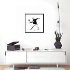 Cuadro Banksy Love Is In The Air Flower Thrower Arte 33x33cm Marco Negro