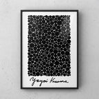 Cuadro Living Yayoi Kusama Puntos Infinitos Blanco Y Negro Marco Negro