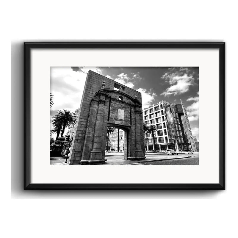 Cuadro Montevideo Foto Blanco Negro Br1 53x43cm Con Paspartú Puerta De La Ciudadela Con Marco Negro